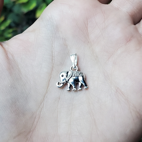 New Tiny Silver Elephant Charm - Picture 8 of 9